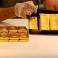 الذهب يواصل المكاسب مع تحسن الإقبال بفضل انخفاض الدولار